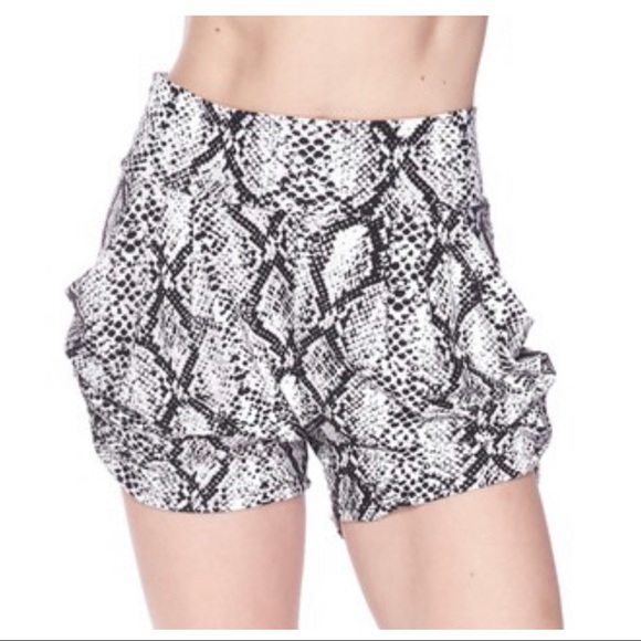 Fabulous Brushed Harem shorts with pockets - Picture 3 of 5